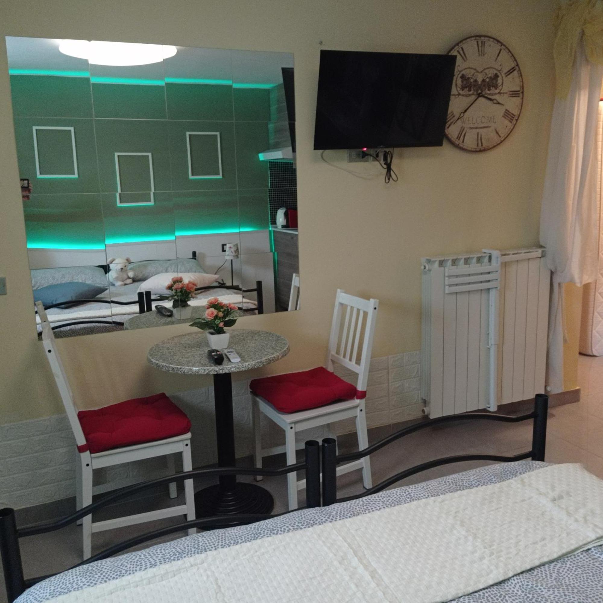 Villa Verde Bed And Breakfast Uggiate-Trevano Екстер'єр фото